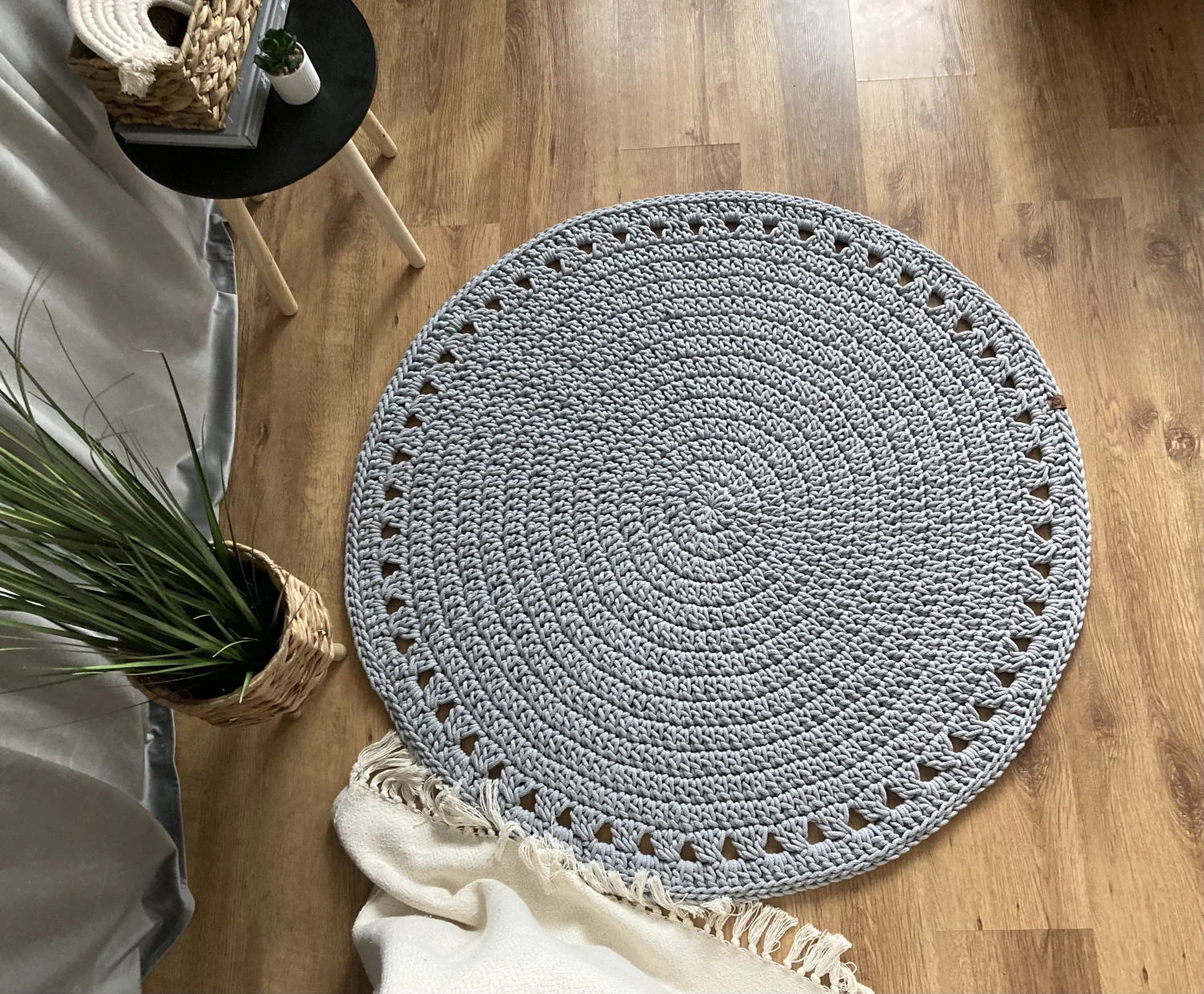 DAISY II — okrągły dywanik ze sznurka (minimalistyczny, bez falbanki)