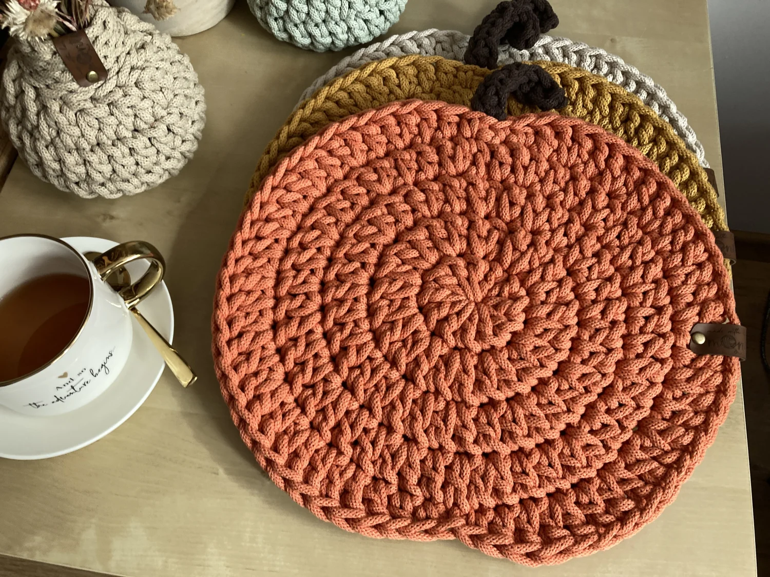 Podkładki „Dynia” — szydełkowane ze sznurka bawełnianego