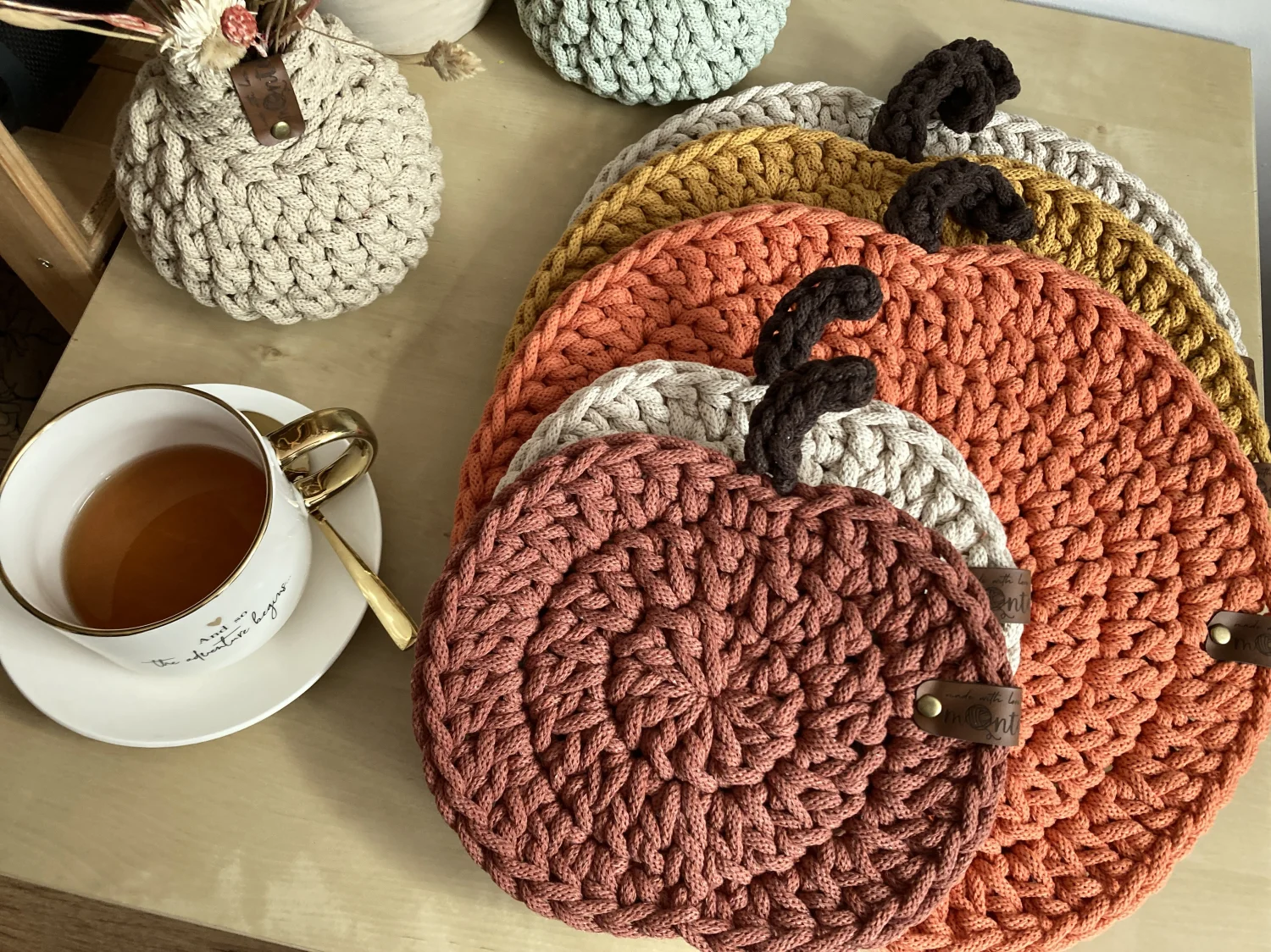 Podkładki „Dynia” — szydełkowane ze sznurka bawełnianego