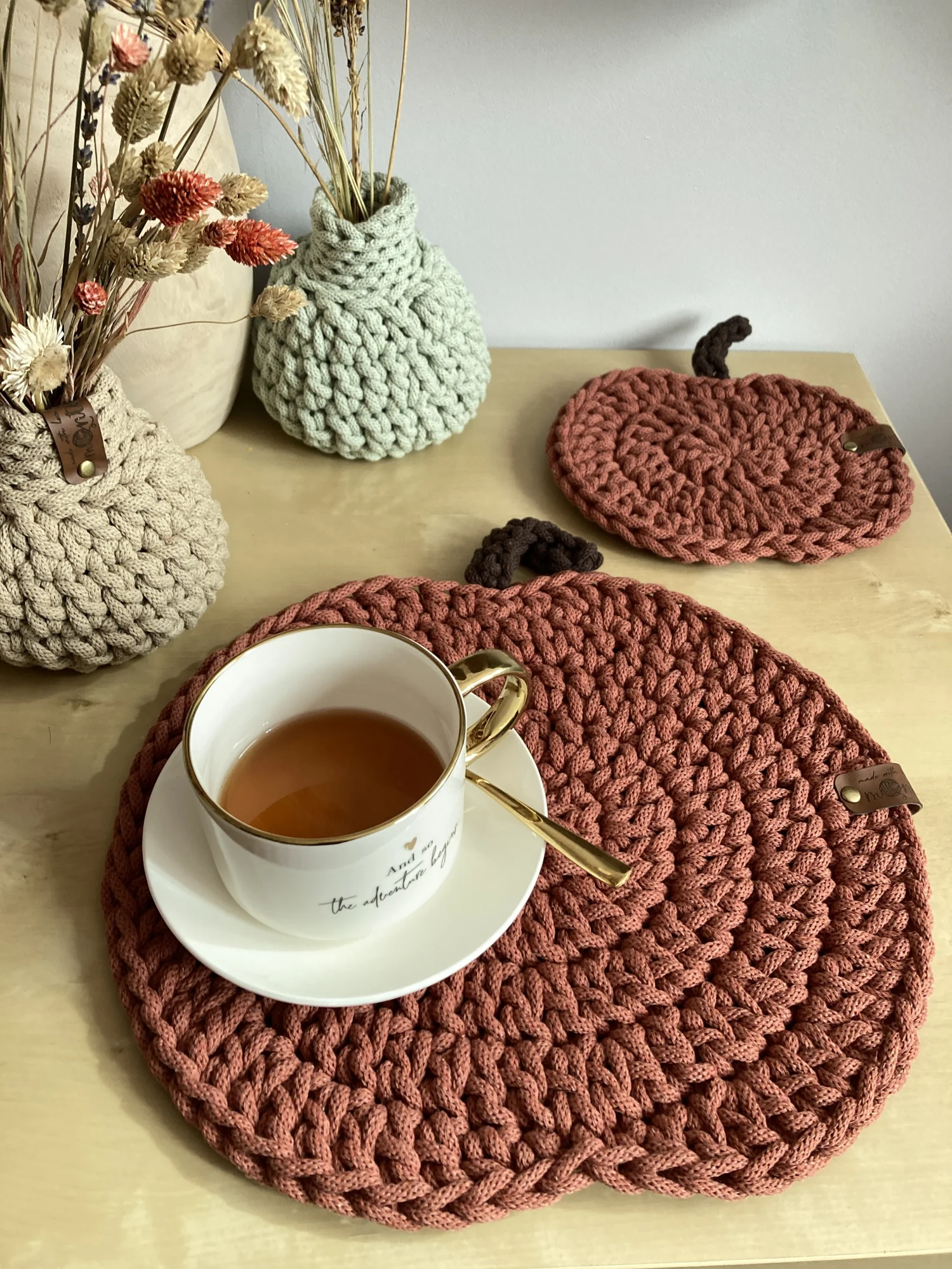 Podkładki „Dynia” — szydełkowane ze sznurka bawełnianego