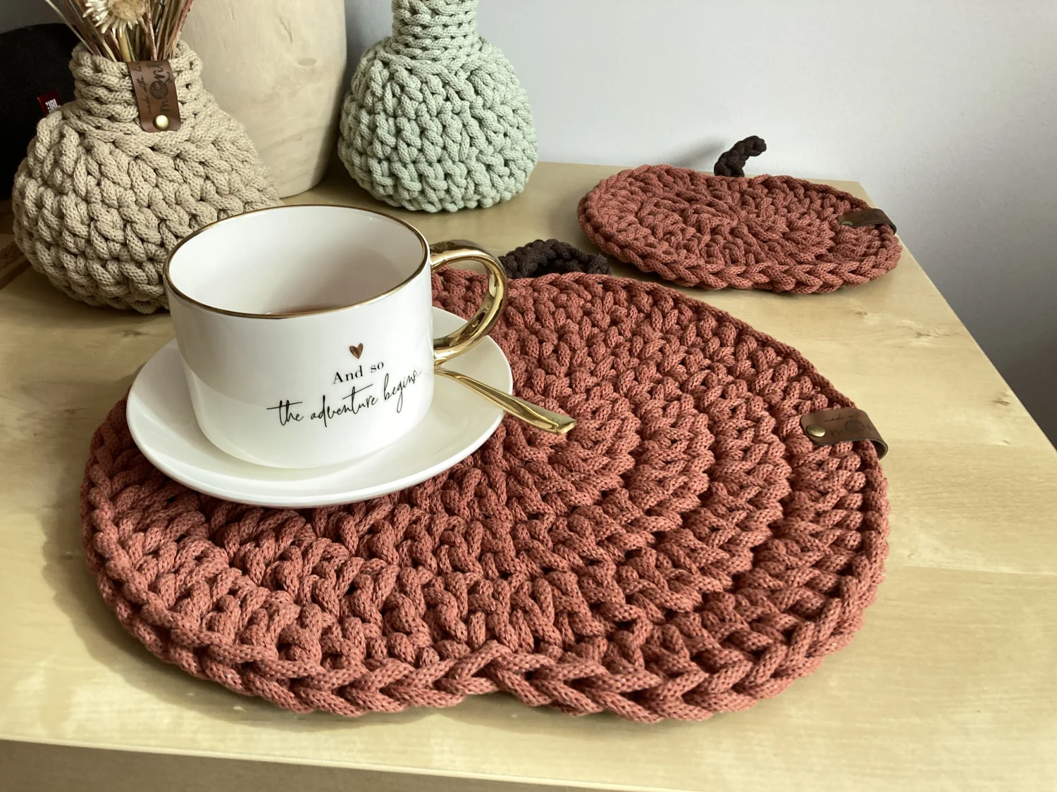 Podkładki „Dynia” — szydełkowane ze sznurka bawełnianego