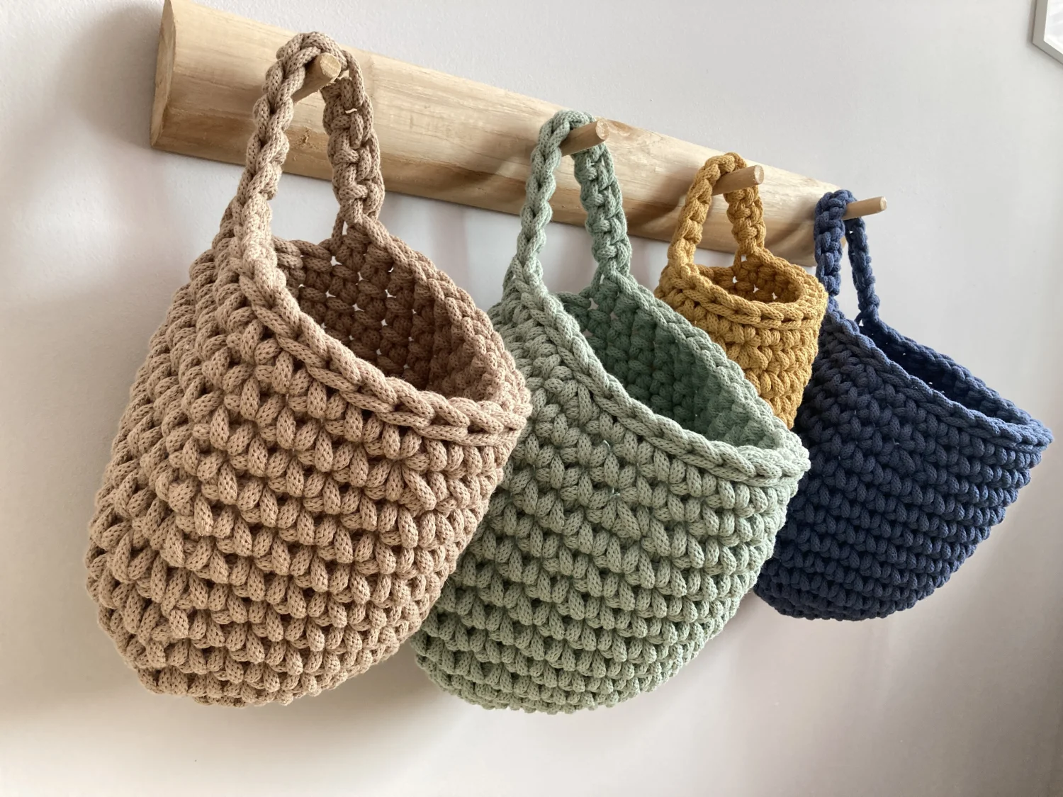 Koszyki wiszące ze sznurka bawełnianego