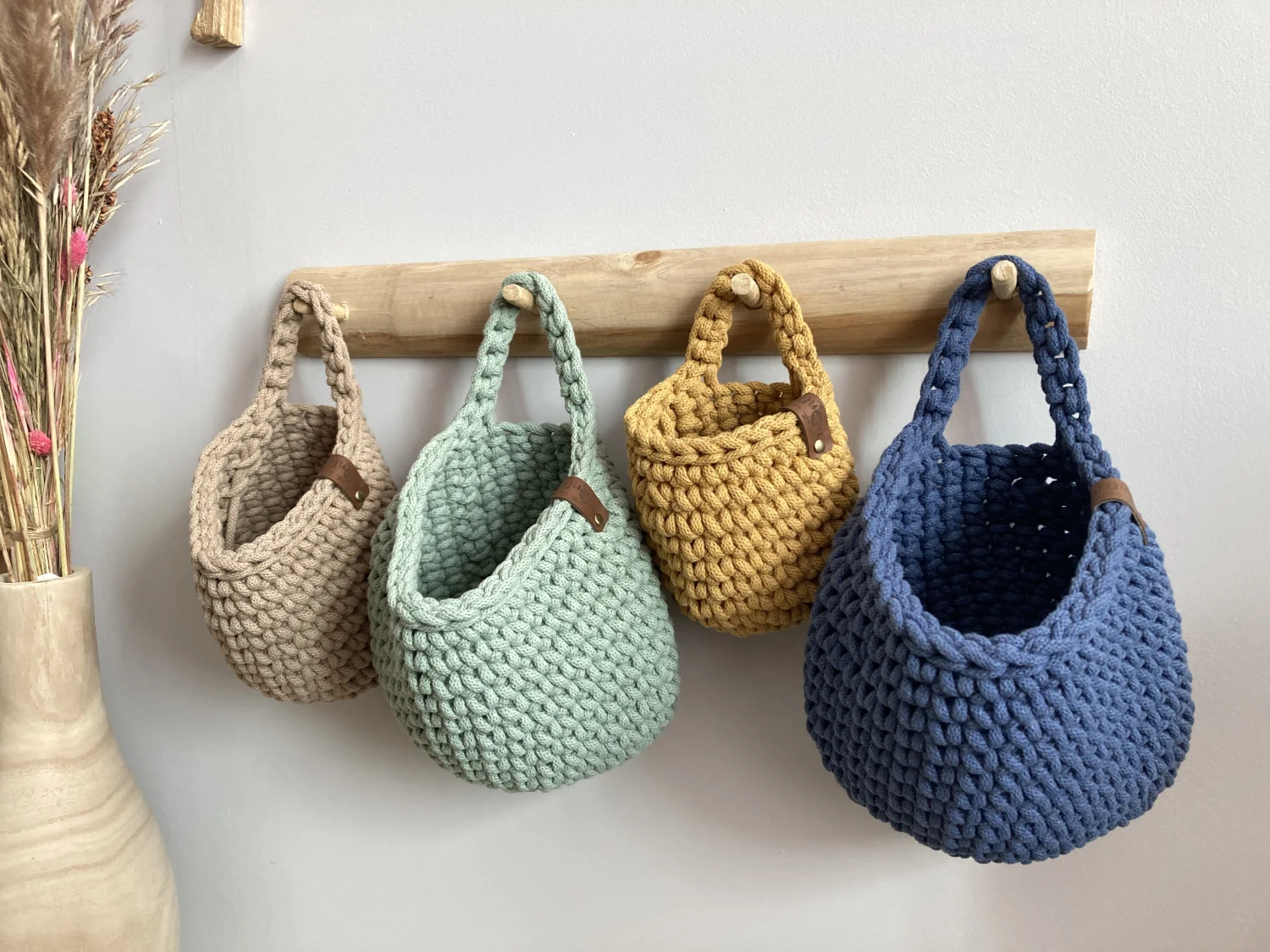 Koszyki wiszące ze sznurka bawełnianego