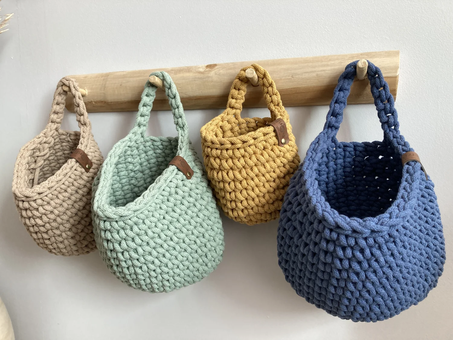 Koszyki wiszące ze sznurka bawełnianego
