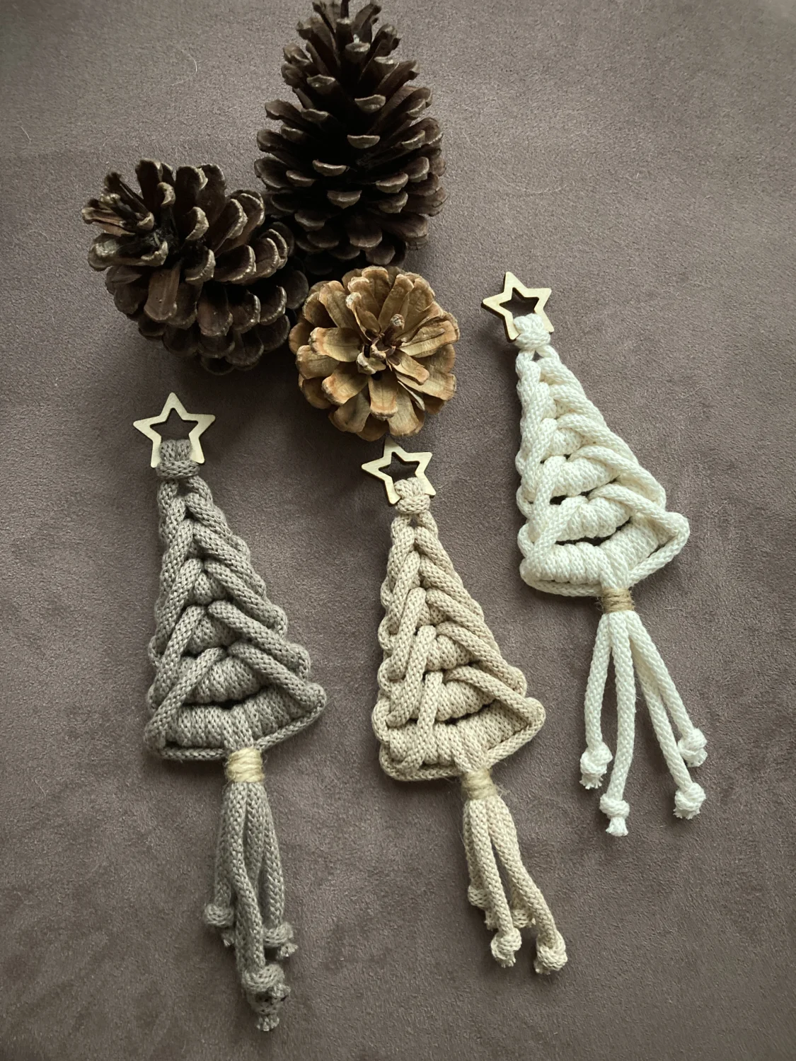 PLECIONA CHOINKA ŚWIĄTECZNA — dekor z frędzlami
