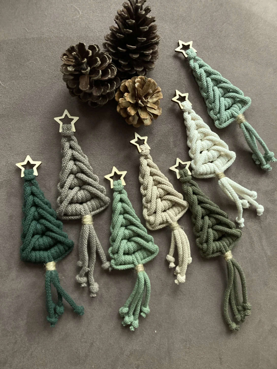 PLECIONA CHOINKA ŚWIĄTECZNA — dekor z frędzlami