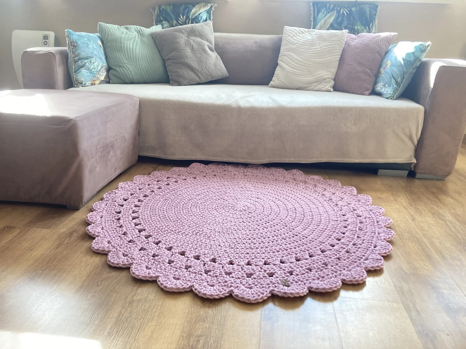 Dywanik DAISY – brudny róż, 120 cm (gotowy do wysyłki)