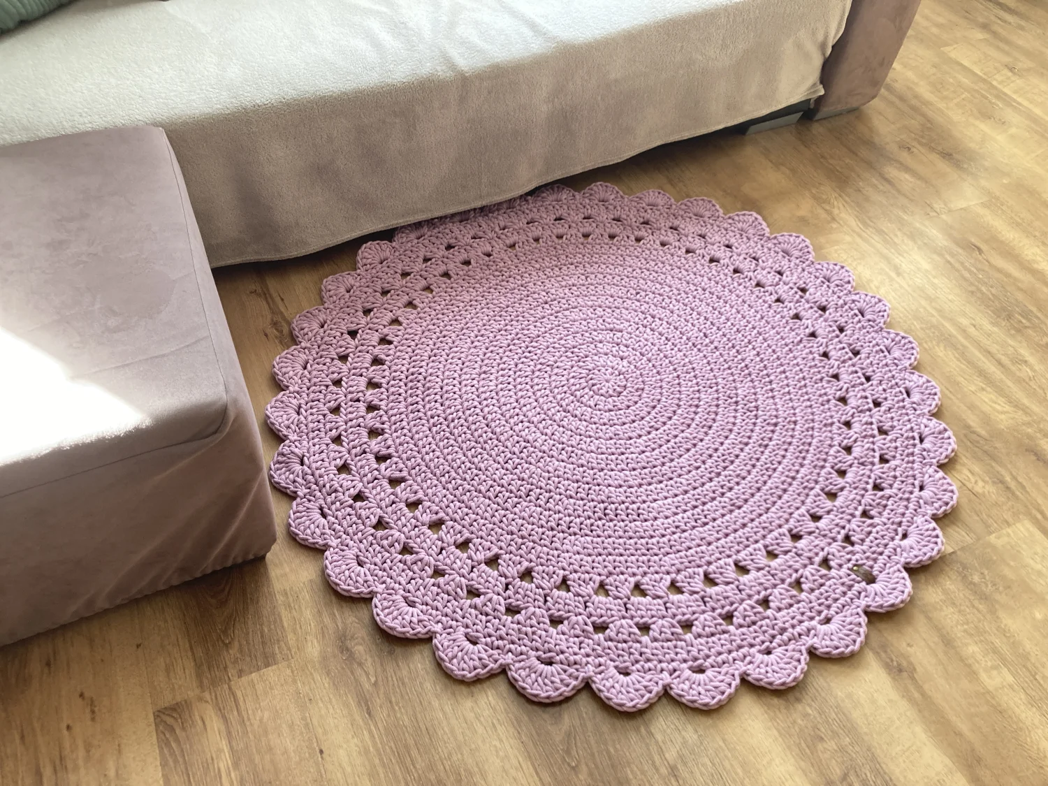 Dywanik DAISY – brudny róż, 120 cm (gotowy do wysyłki)