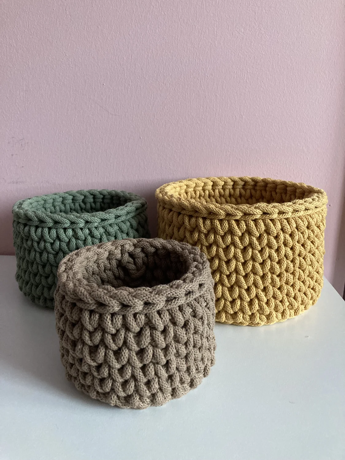 Koszyk okrągły ze sznurka bawełnianego — handmade