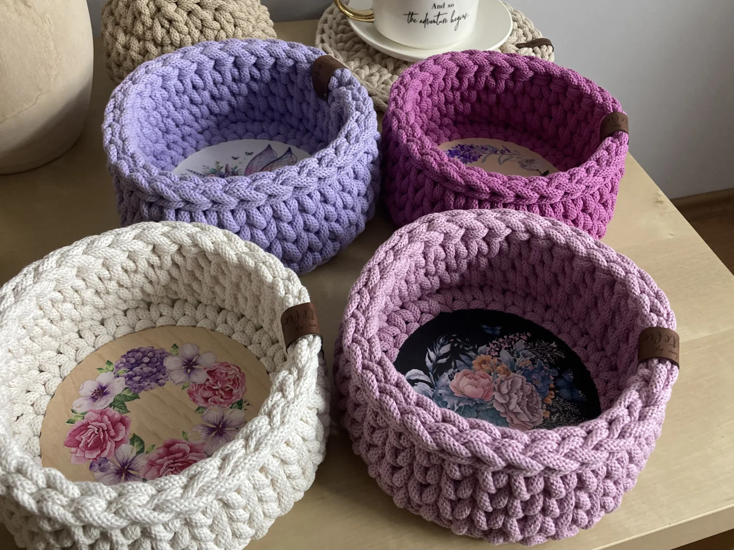 Koszyk dekoracyjny 17 cm | drewniane dno | ECRU