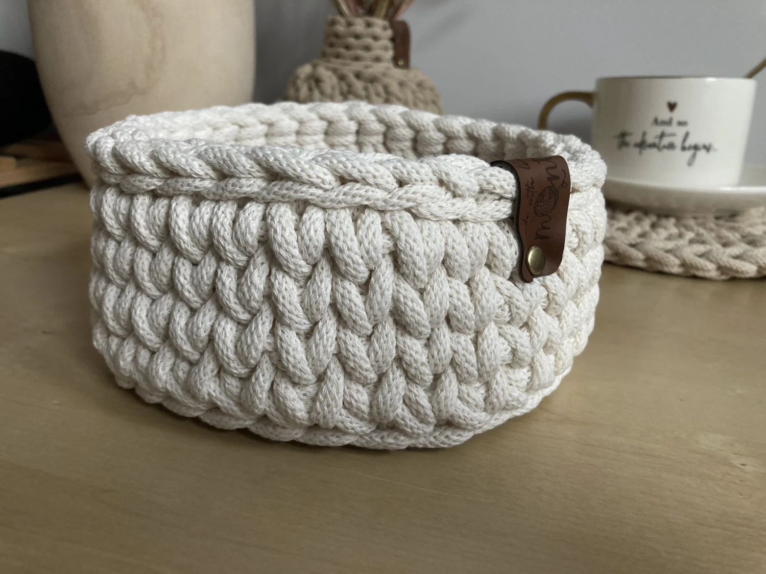 Koszyk dekoracyjny 17 cm | drewniane dno | ECRU