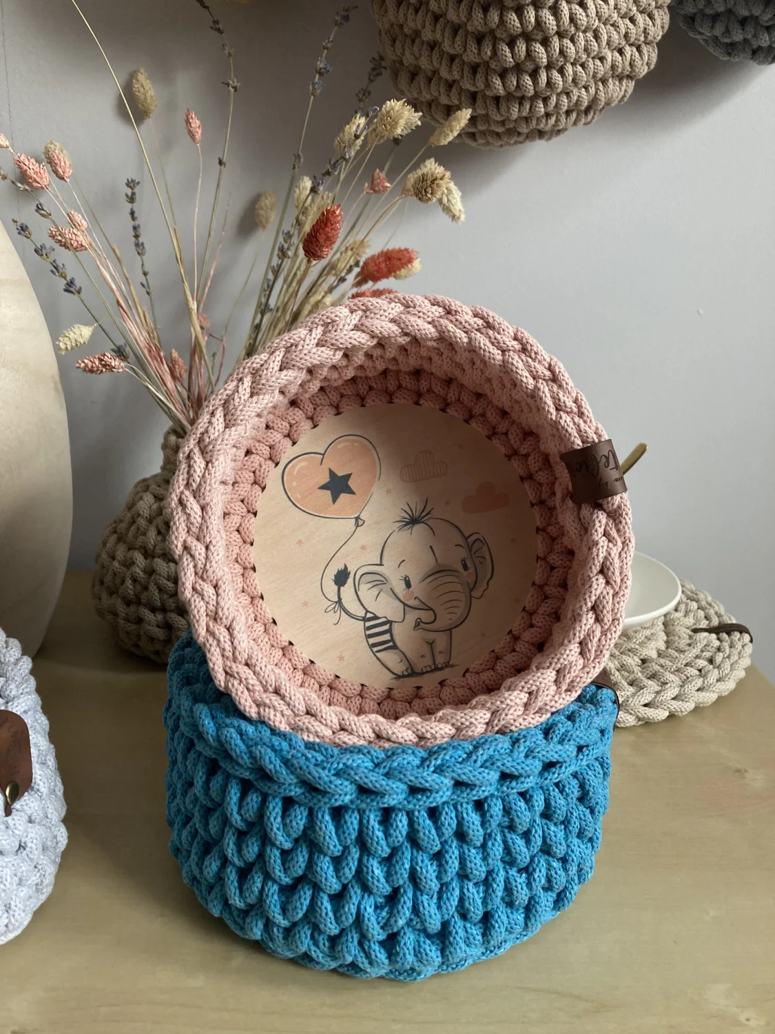 Koszyk dekoracyjny 17 cm | drewniane dno | BRZOSKWINIA